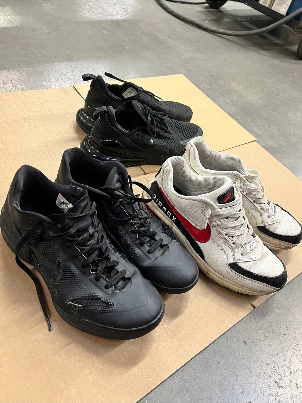 Nike Men’s Sneakers in Black and White with Red Swoosh